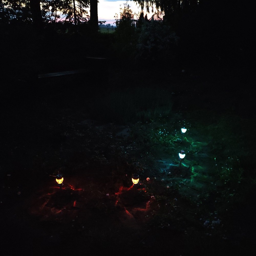 Lampa ogrodowa solarna KRYSZTAŁ 2 LED Biały i RGB Lampa ogrodowa solarna KRYSZTAŁ 2 LED Biały i RGB