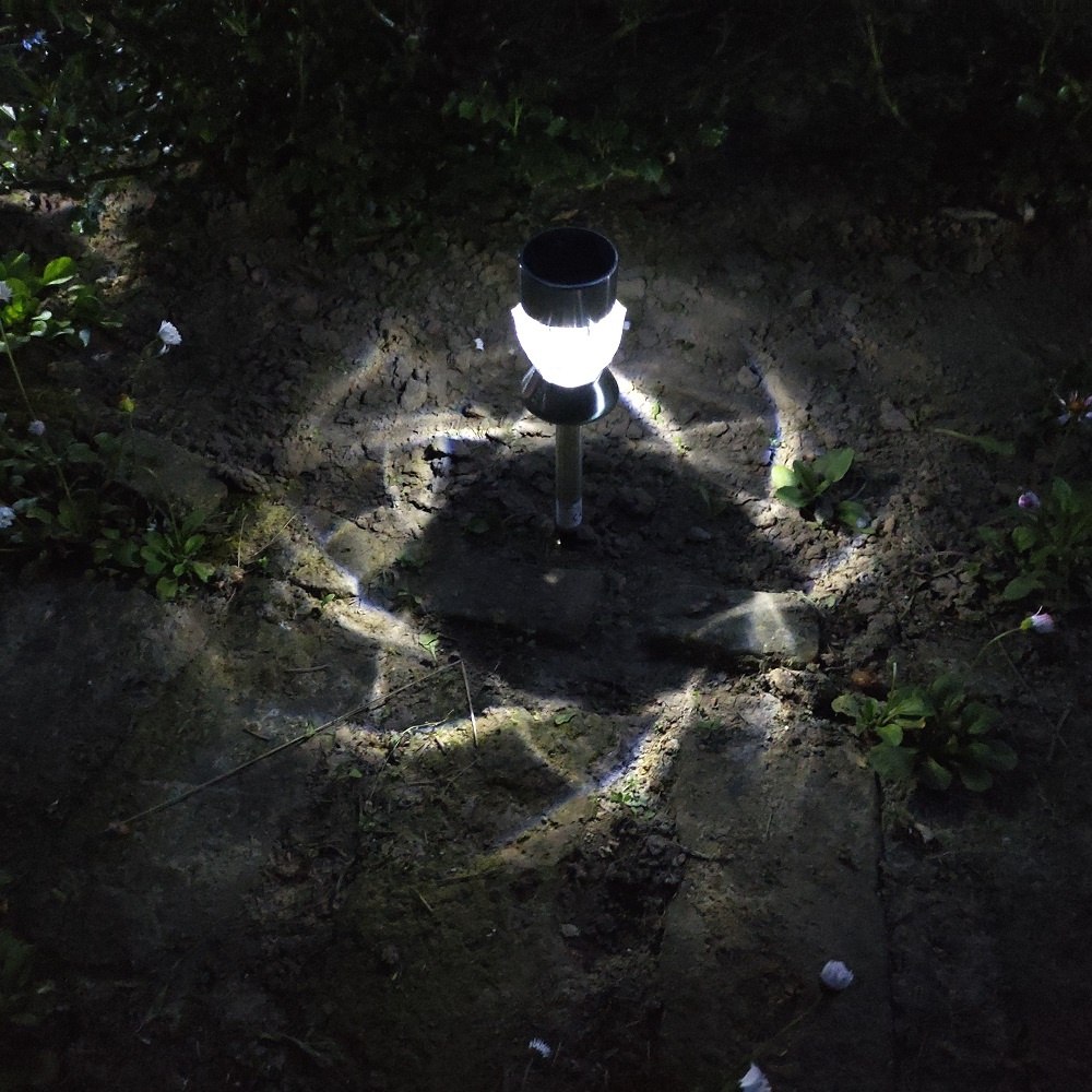 Lampa ogrodowa solarna KRYSZTAŁ 2 LED 4 SZTUKI Lampa ogrodowa solarna KRYSZTAŁ 2 LED 4 SZTUKI