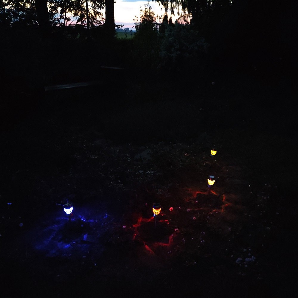 Lampa ogrodowa solarna KRYSZTAŁ 2 LED 4 SZTUKI Lampa ogrodowa solarna KRYSZTAŁ 2 LED 4 SZTUKI