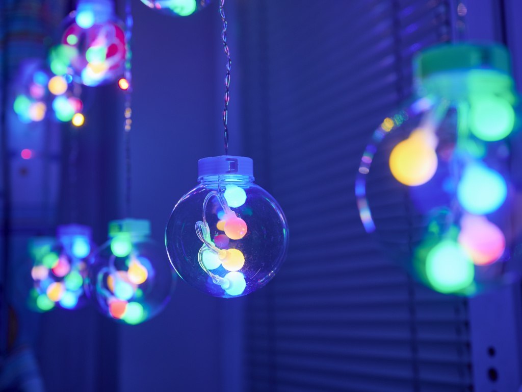 Lampki LED kurtyna kule wiszące 3m 108LED multikolor Lampki LED kurtyna kule wiszące 3m 108LED multikolor